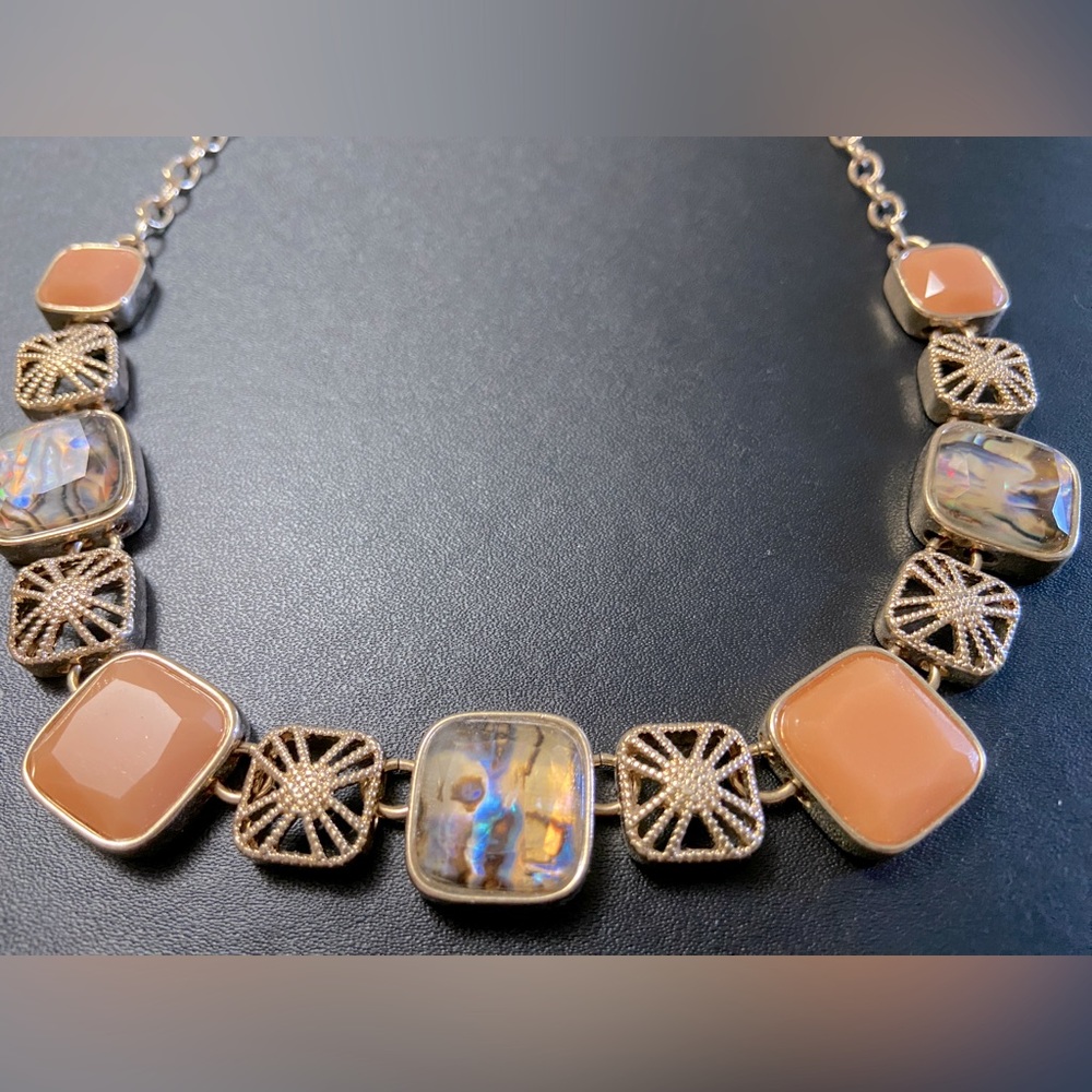 Gold vintage square patterned necklace